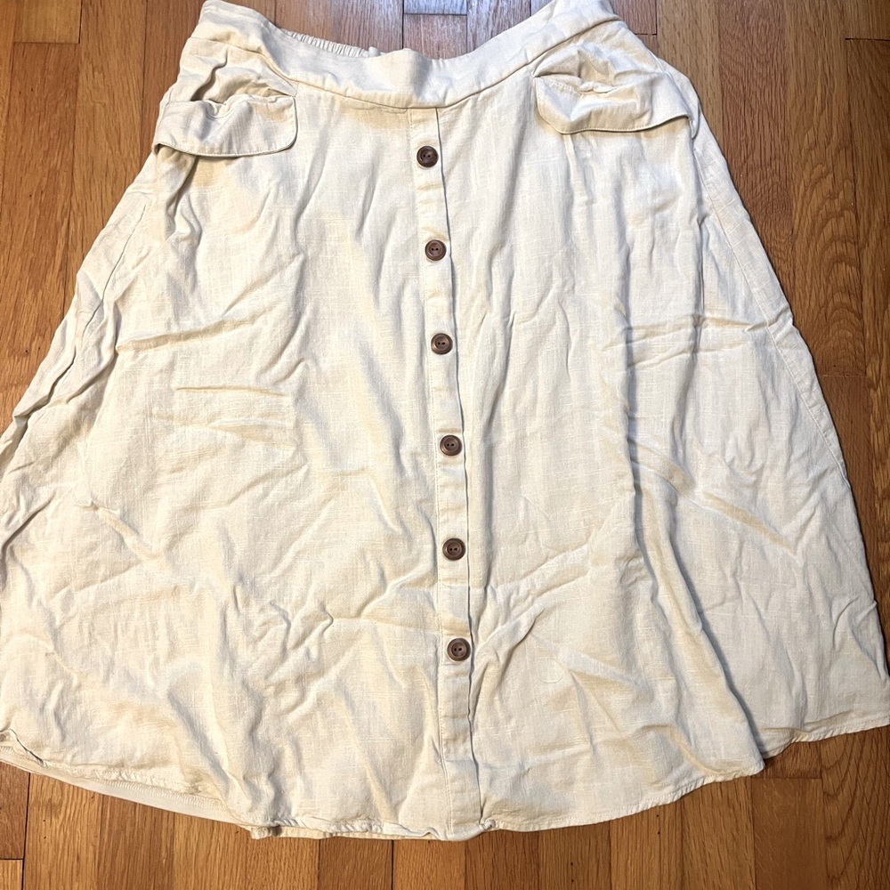 Torrid Skirt - size 0/12 - Ivory Color - Excellent Pre-Owned Condition.